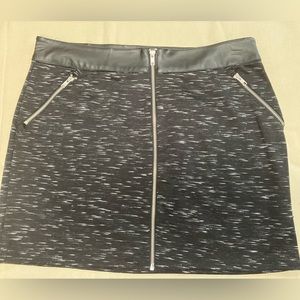 ROCK&REPUBLIC miniskirt women. L.Faux leather waistband. Zipper full length 17”.